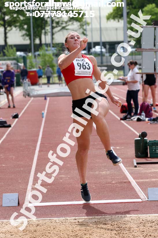 Senior womens long jump, North Eastern Track and Fields Champs., Middlesbrough. Photo: David T. Hewitson/Sports for All Pics